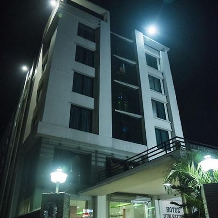 Hotel Sunshine Baharampur エクステリア 写真