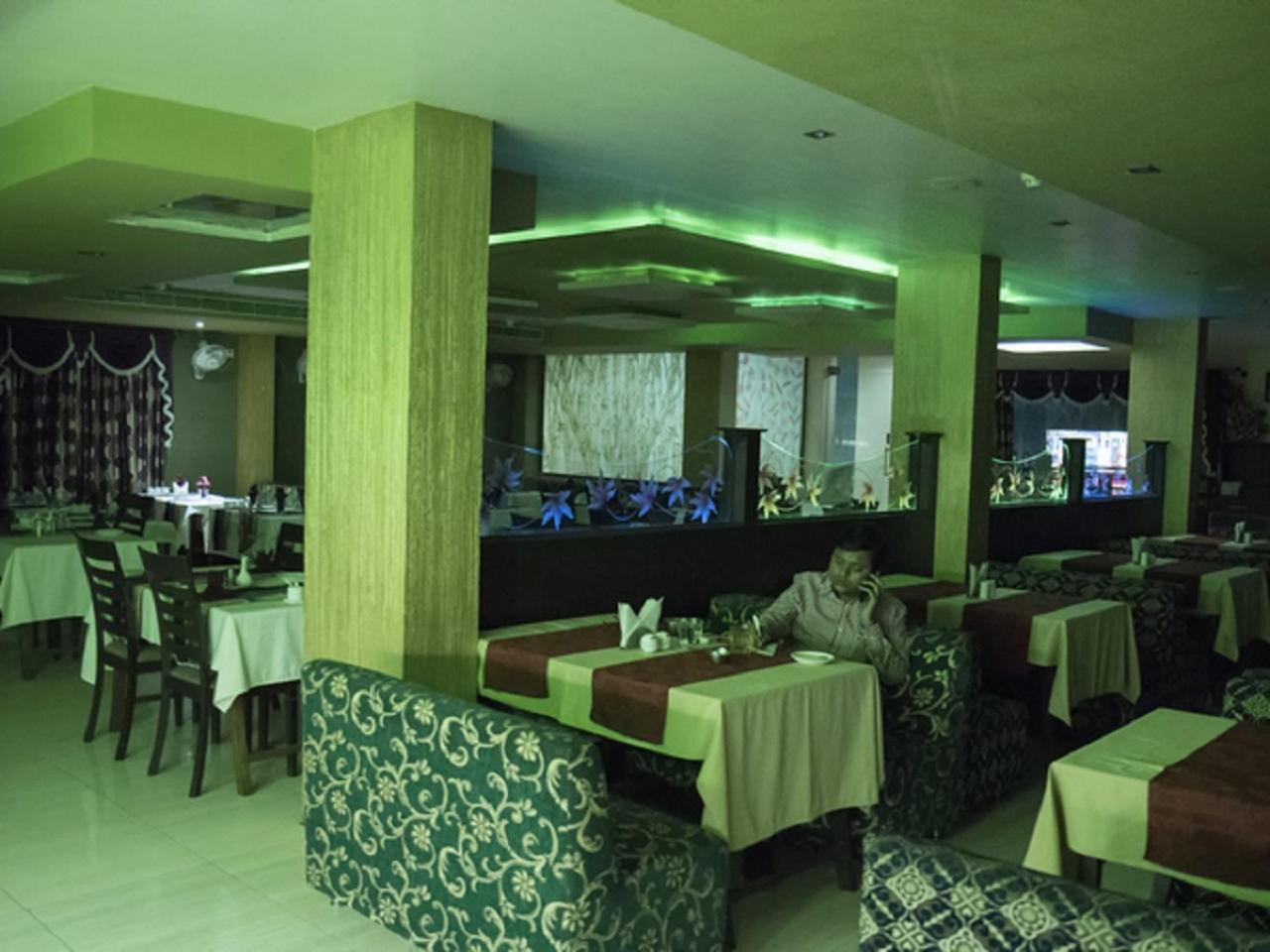 Hotel Sunshine Baharampur エクステリア 写真