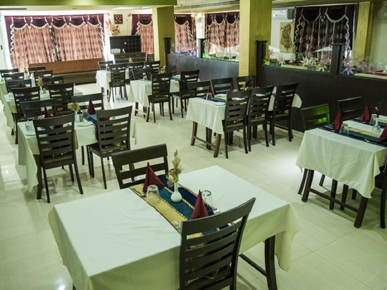 Hotel Sunshine Baharampur エクステリア 写真