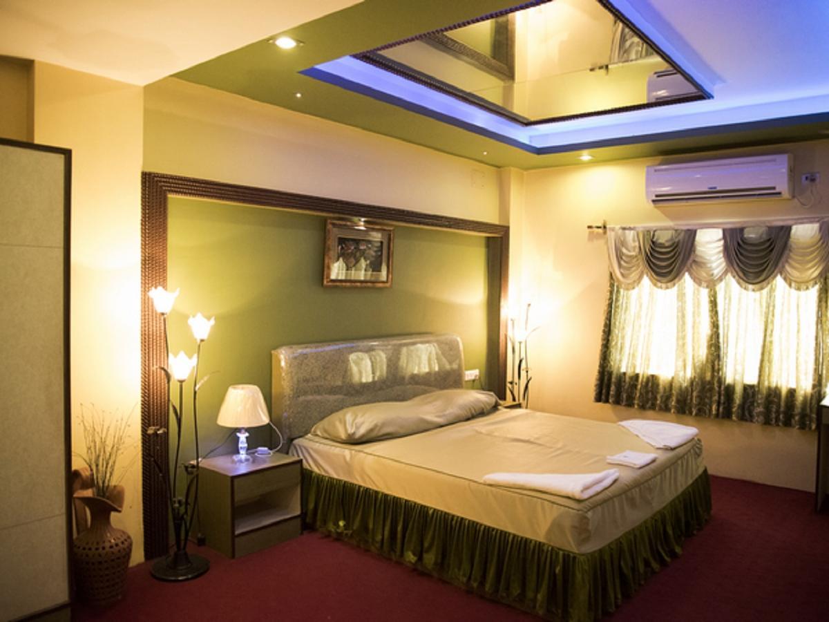 Hotel Sunshine Baharampur エクステリア 写真