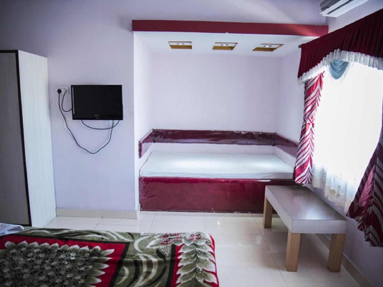 Hotel Sunshine Baharampur エクステリア 写真