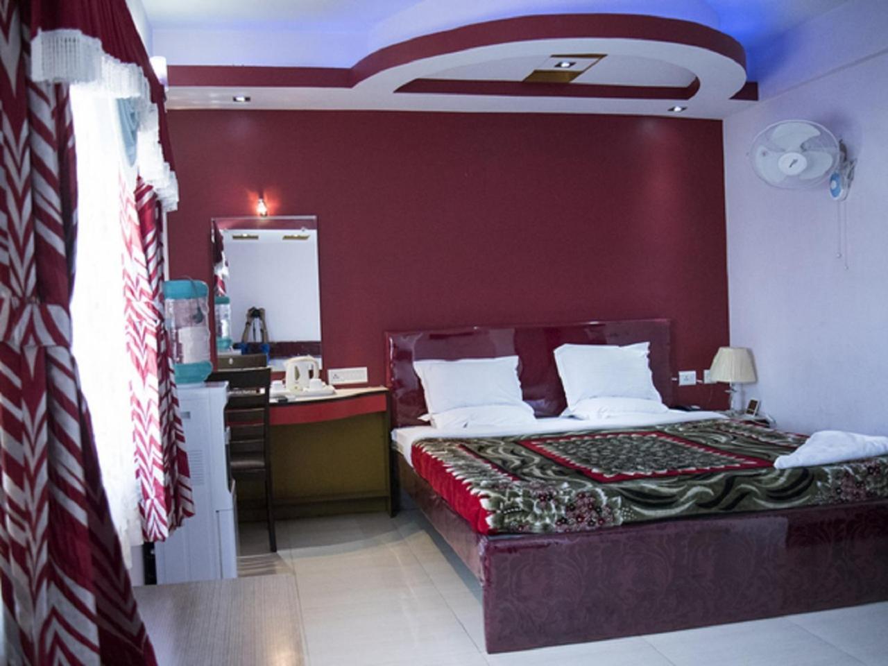 Hotel Sunshine Baharampur エクステリア 写真