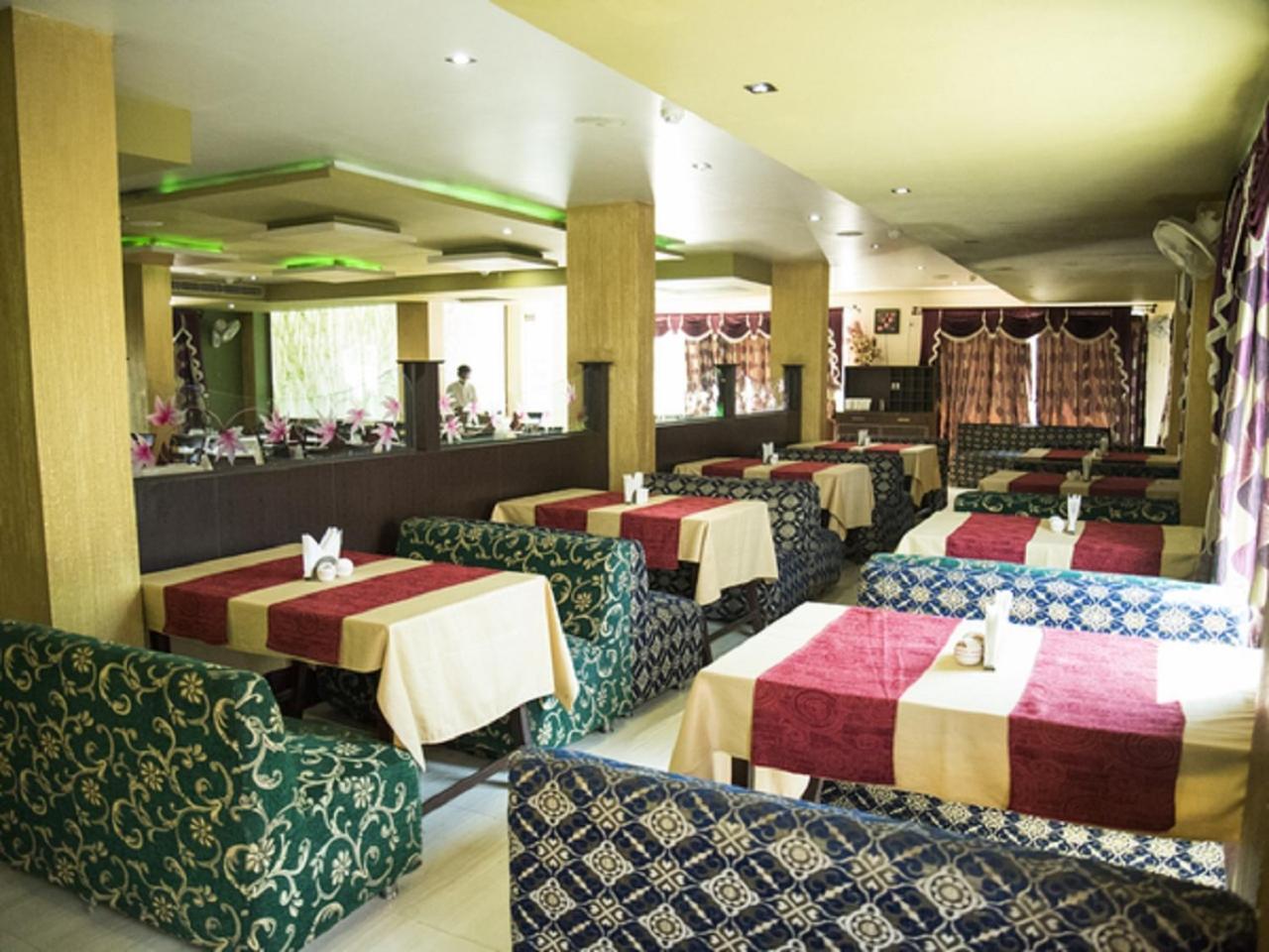 Hotel Sunshine Baharampur エクステリア 写真