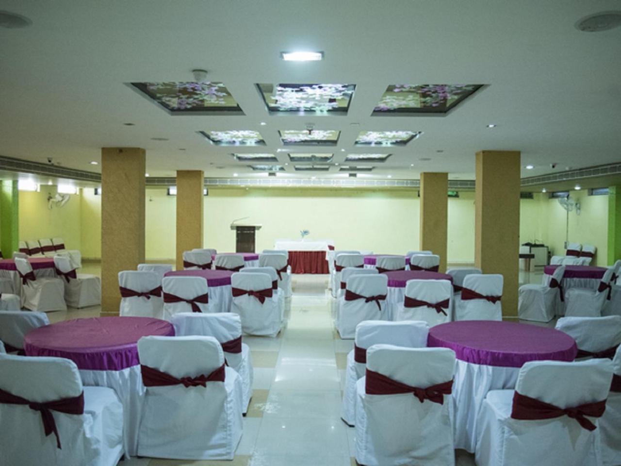 Hotel Sunshine Baharampur エクステリア 写真