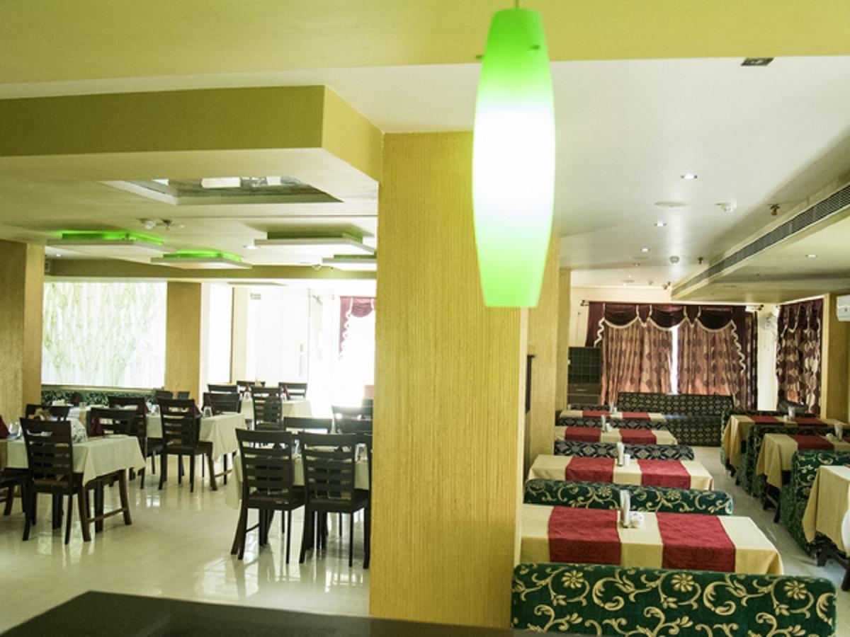 Hotel Sunshine Baharampur エクステリア 写真