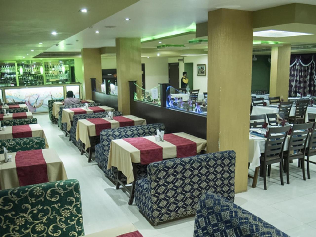 Hotel Sunshine Baharampur エクステリア 写真