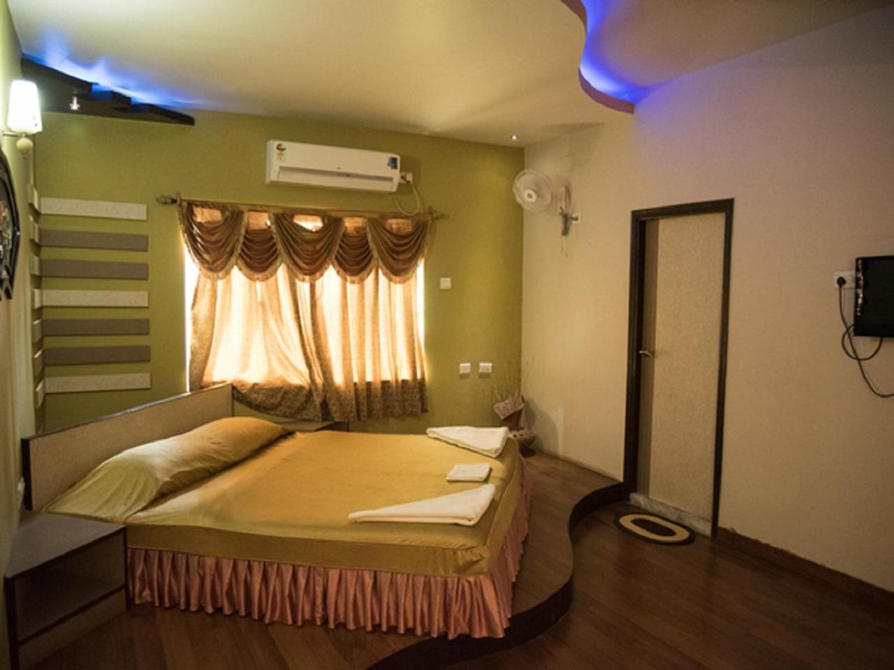 Hotel Sunshine Baharampur エクステリア 写真