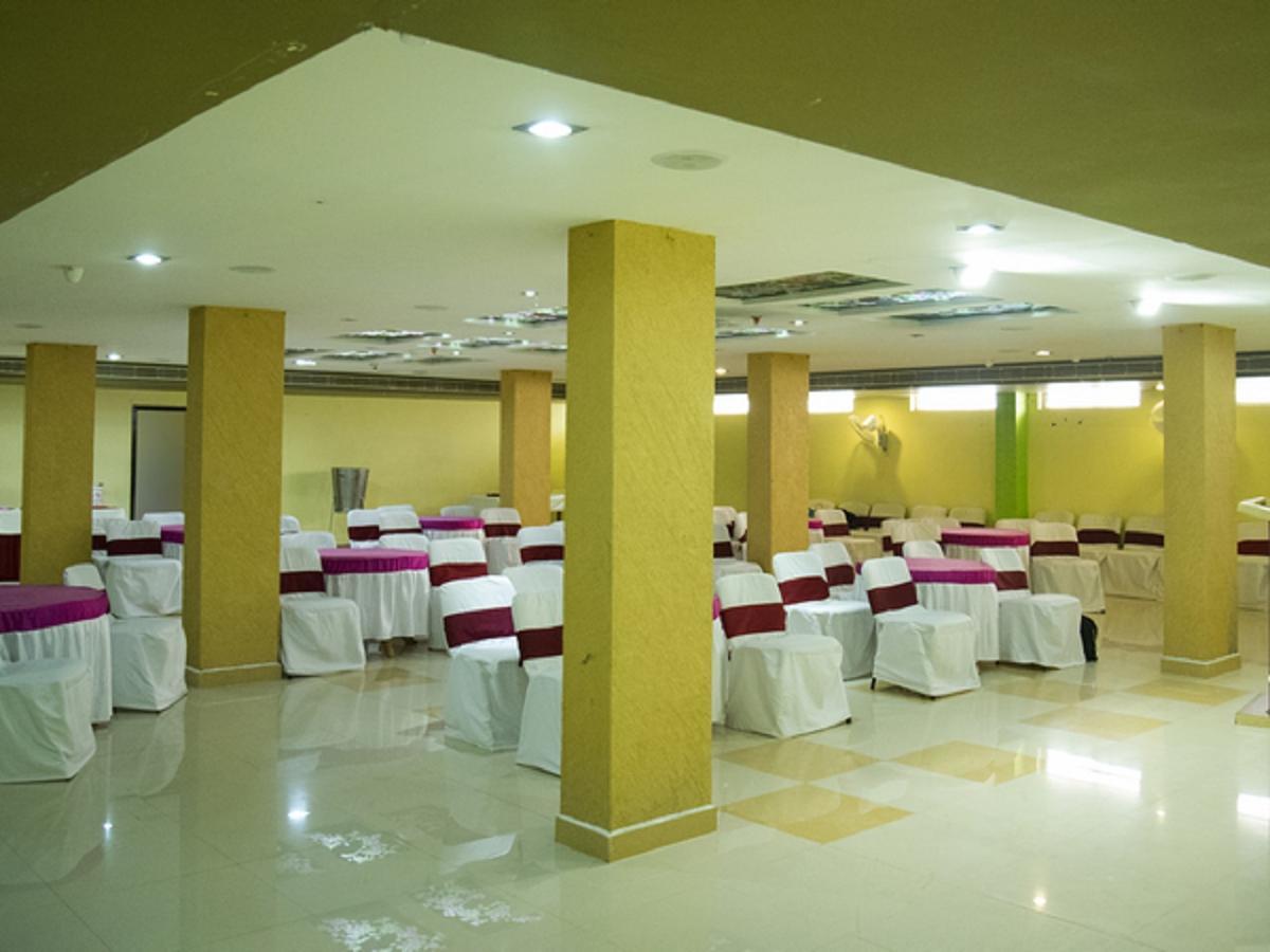 Hotel Sunshine Baharampur エクステリア 写真