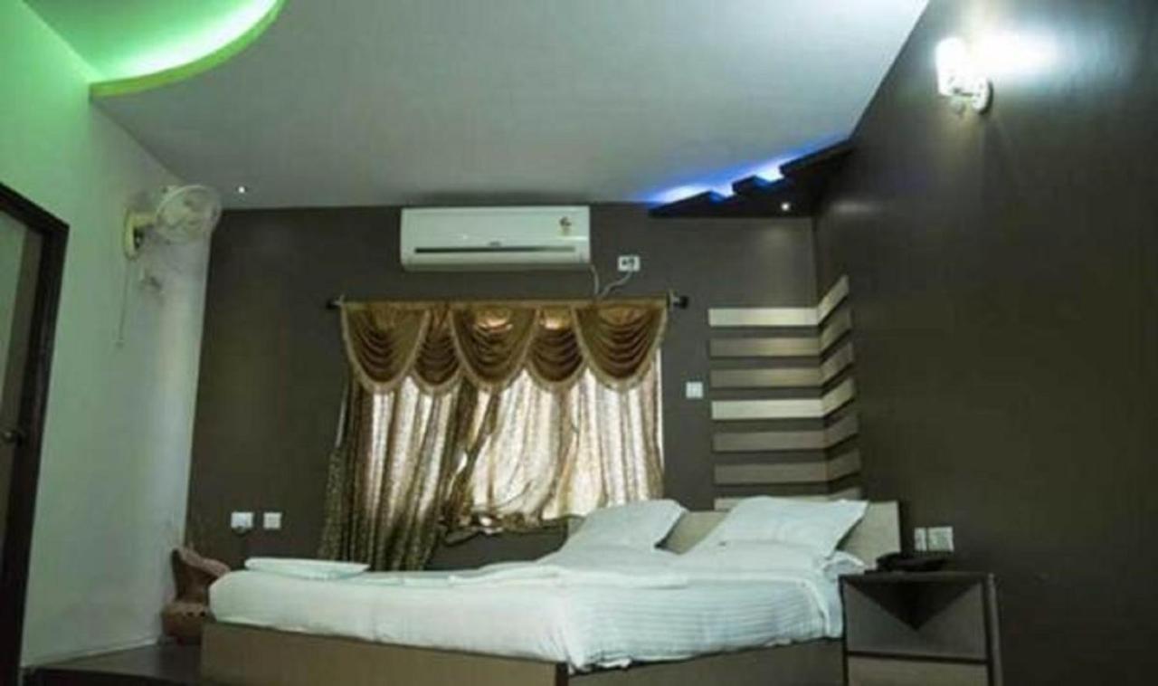 Hotel Sunshine Baharampur エクステリア 写真